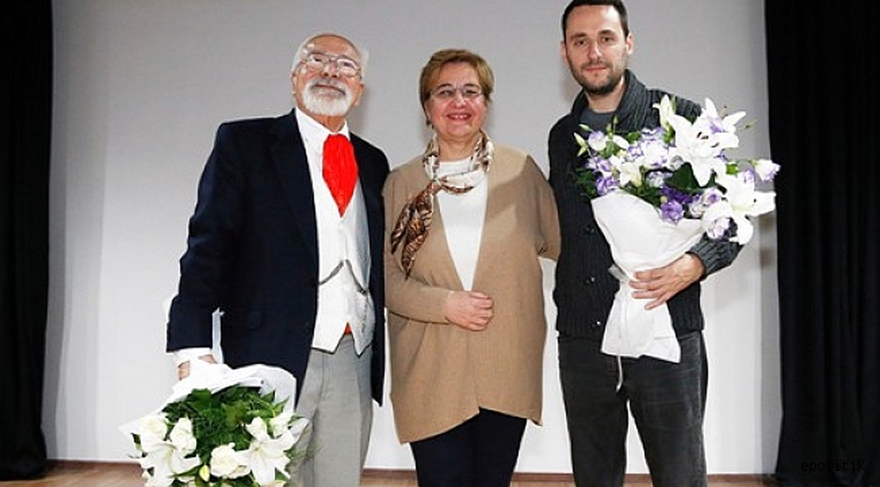 "Demokrasi  Zor  Şey "