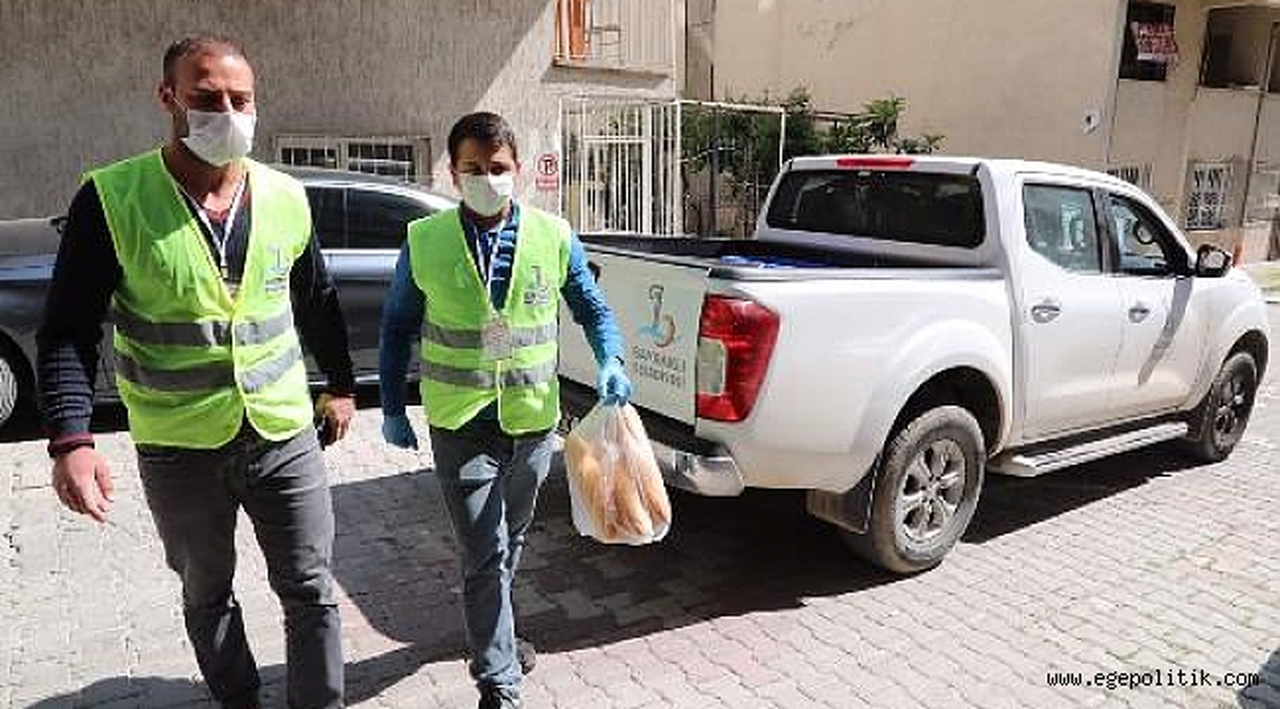 Bayraklı Belediyesinden evlere ekmek servisi