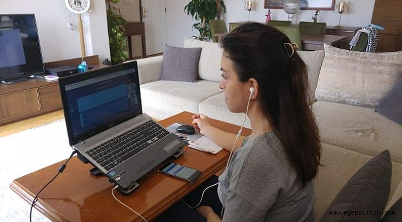 Bayraklı’da öğretmenlere ‘online ders’ eğitimi