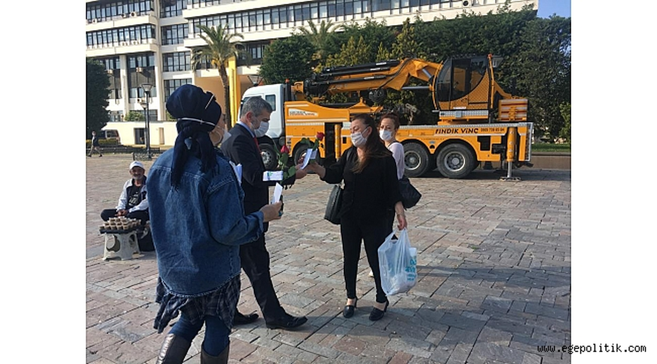 Gelecek Partisi'nden maskeli anneler günü hediyesi