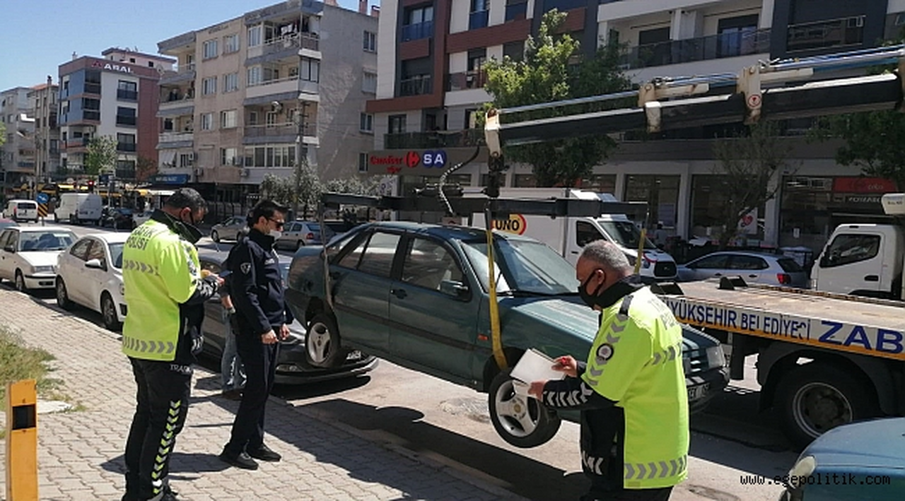 Karşıyaka’da ‘hurda araç’ sorununa neşter vuruldu
