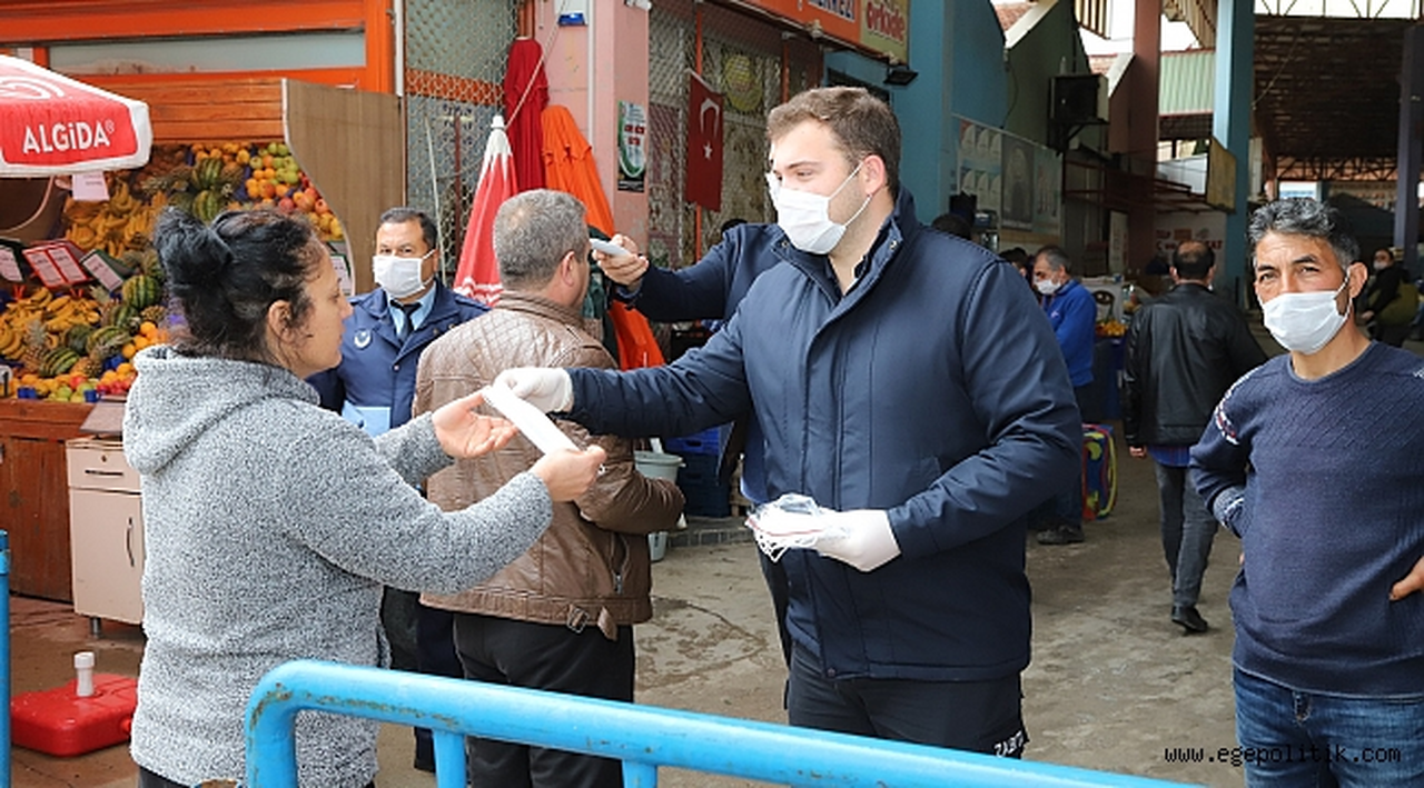 Menderes’te Maskeler Belediyeden