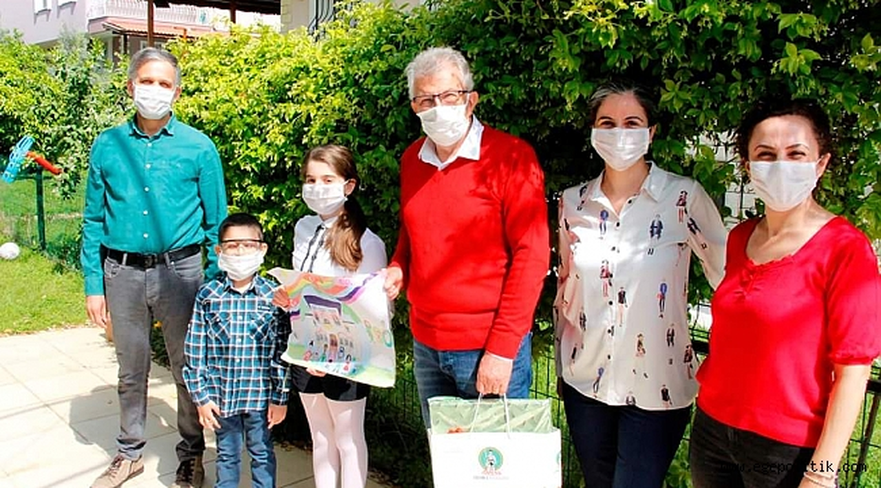 Ödemiş'te 23 Nisan Şiir ve Resim yarışmasının ödülleri verildi