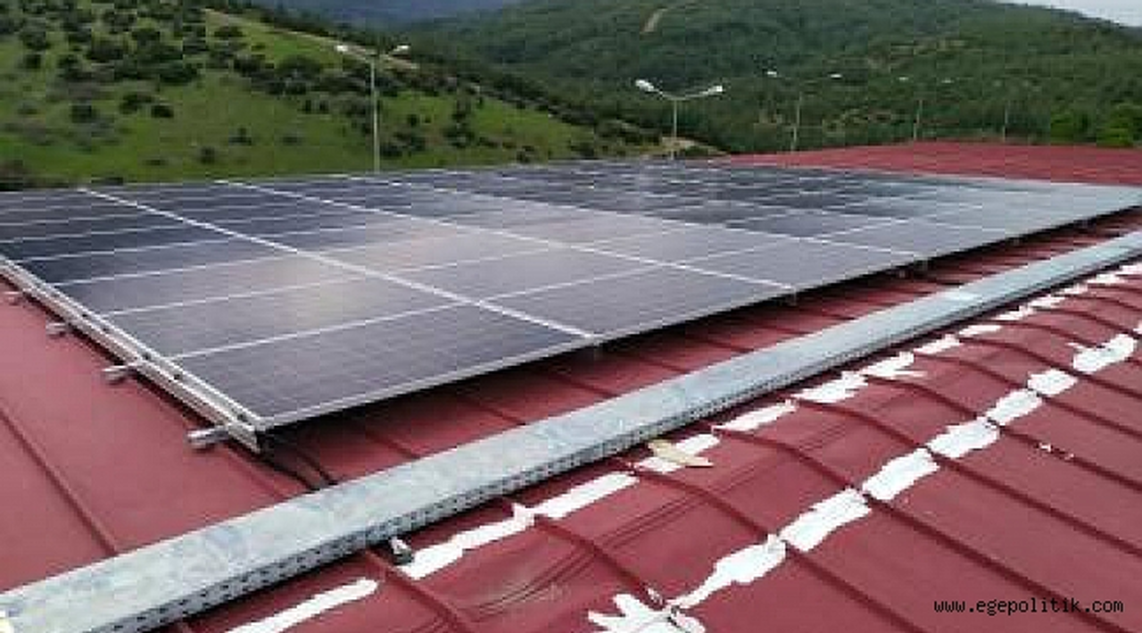 İzmir’de dört tesisin çatısına güneş paneli kuruldu