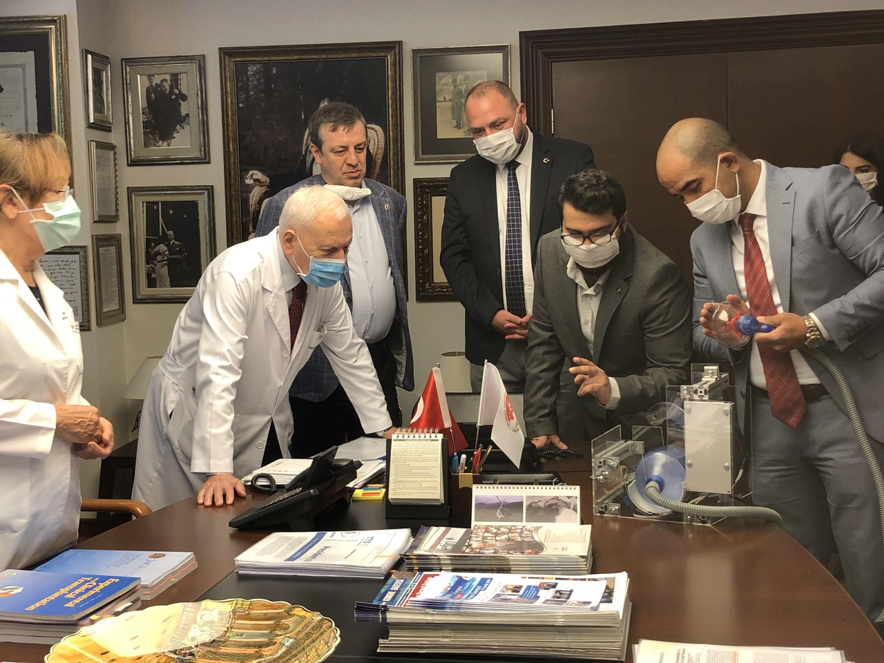 Mühendis Başkan Gümrükçü Yerli Üretim Solunum Cihazını Başkent Üniversitesi'ne Teslim Etti