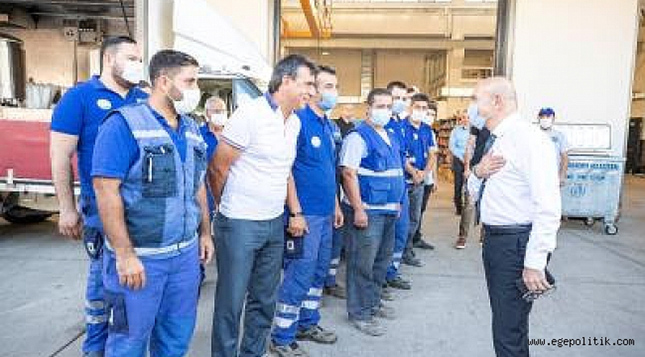 Başkan Soyer Büyükşehir çalışanlarıyla bayramlaştı