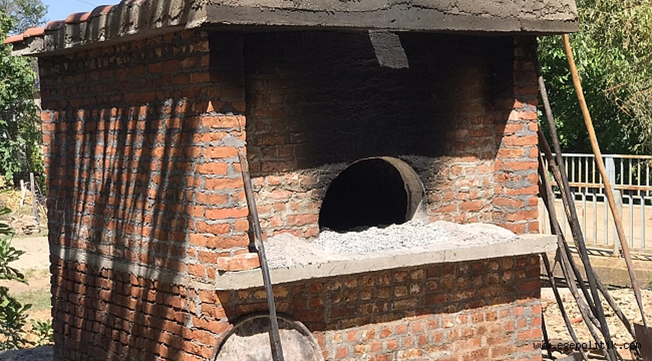 Beydağ Belediyesi Karakılçık Buğdayından Ekmek Yapıyor