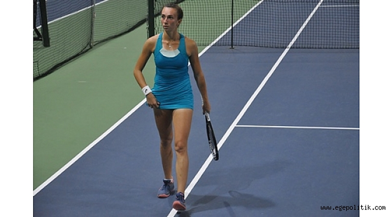 20. Cumhuriyet Kızları Uluslararası Tenis Turnuvası heyecanlı maçlarla başladı