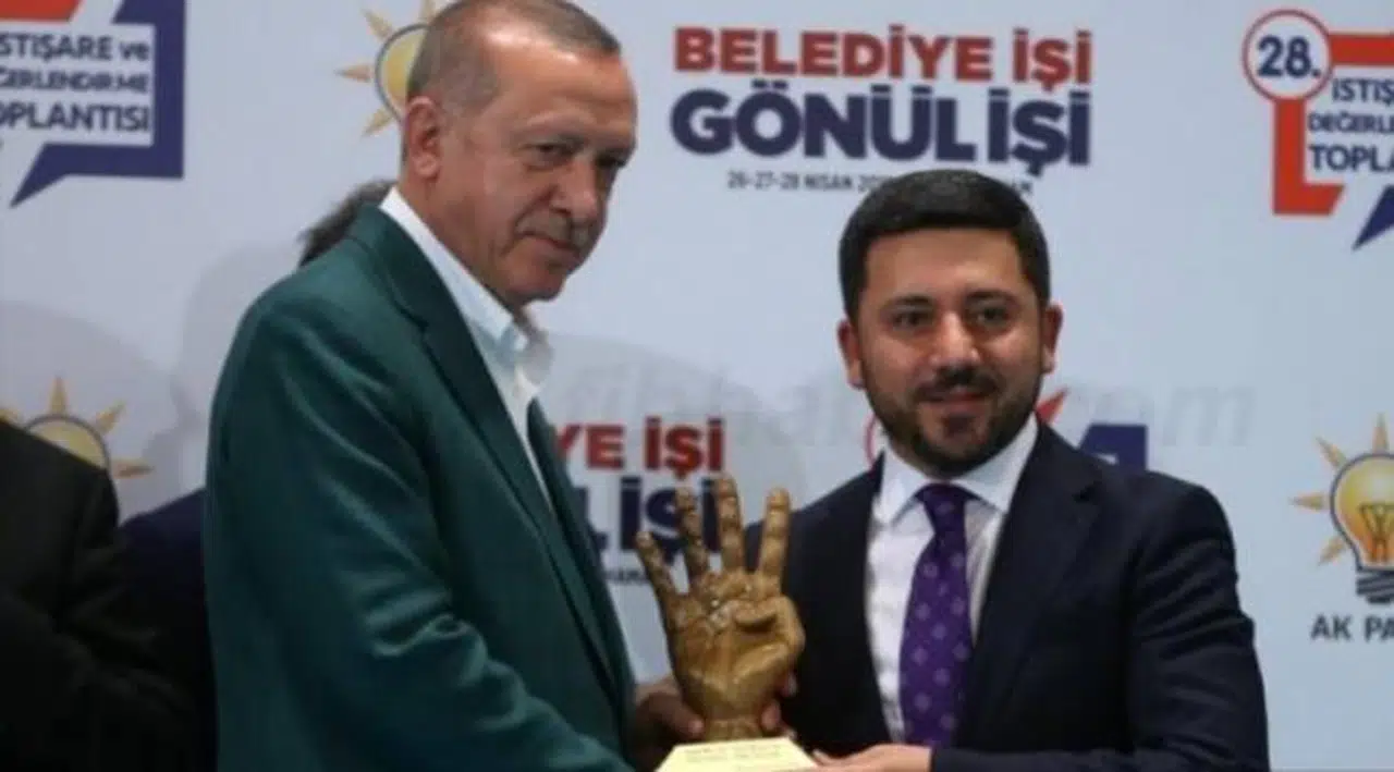 AKP'li Belediye Başkanı istifa etti