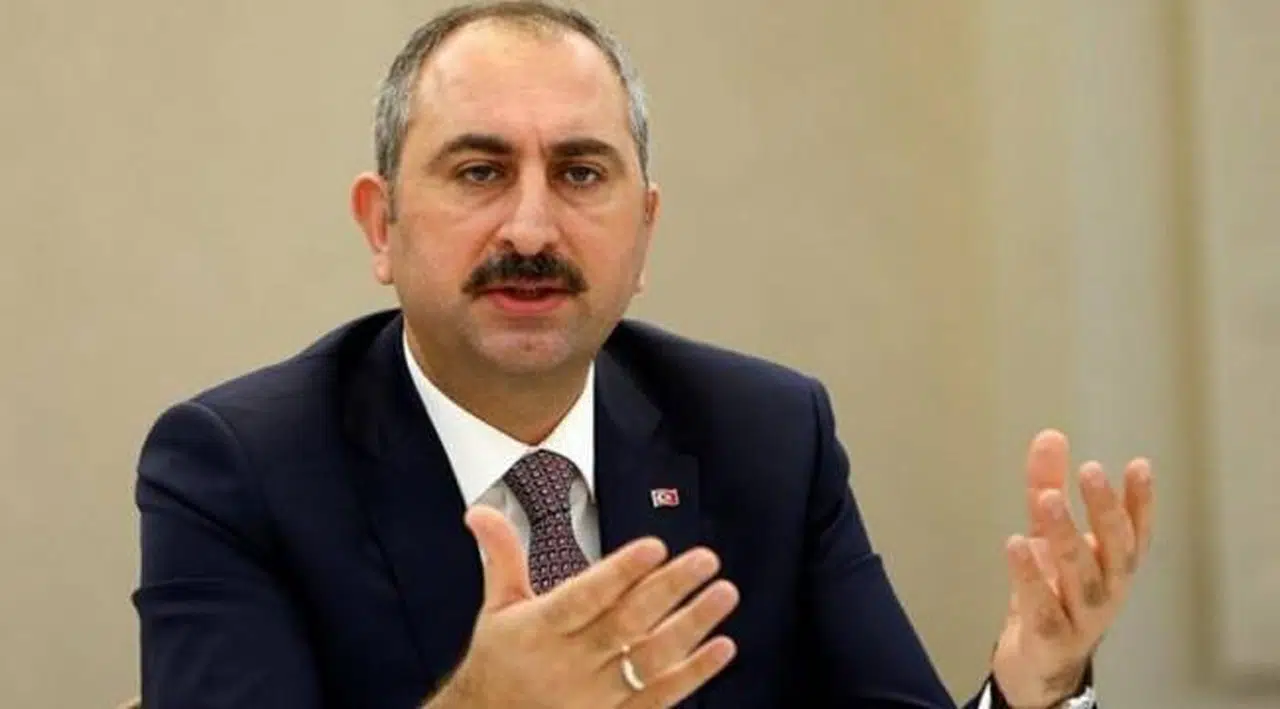 Bakan Gül'den 'militan' yanıtı: Kaset tezgahlarını yaşam tarzı haline getirenlere baksın