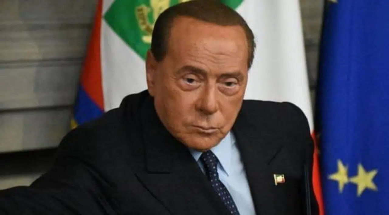 Eski İtalya Başbakanı Berlusconi hastaneye kaldırıldı