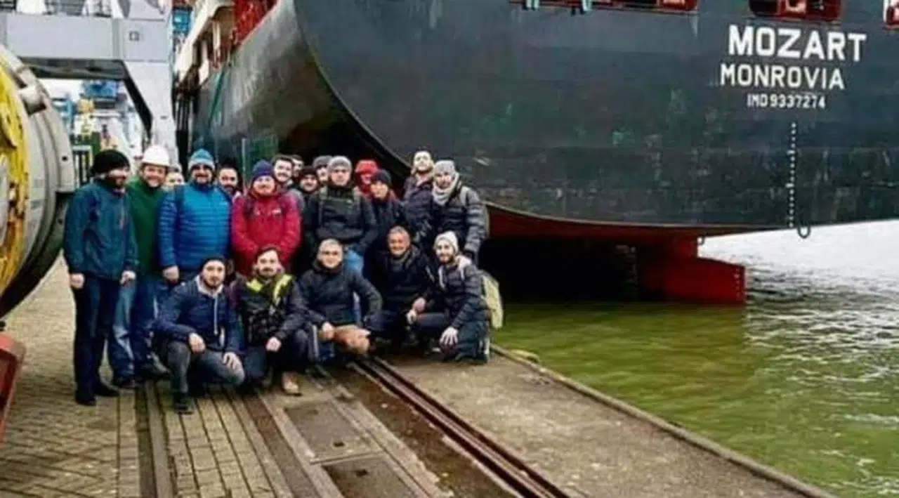 Korsanların kaçırdığı gemicilerle iletişim kuruldu