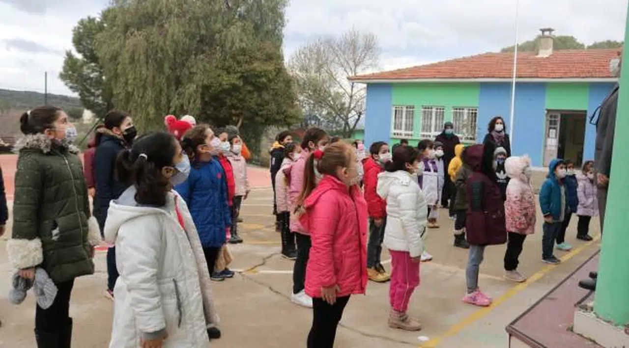 Foça Kırsal Mahalle okullarında yüz yüze eğitim başladı