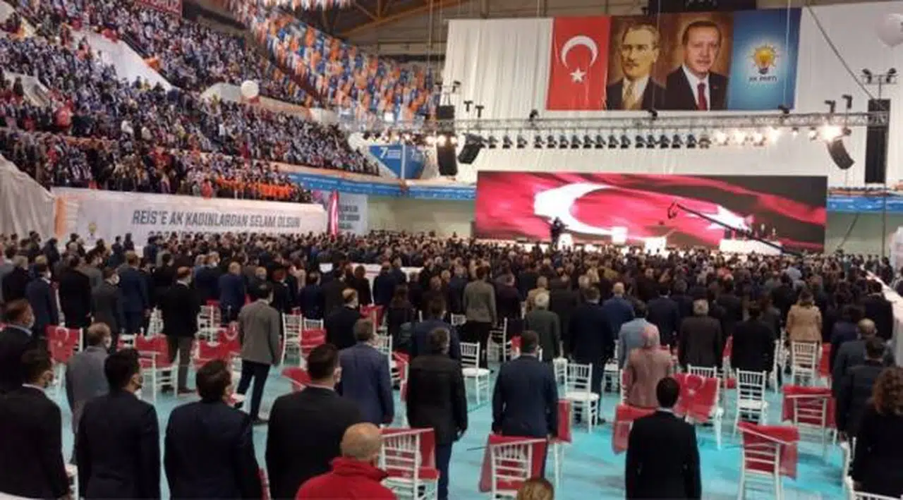 AK Parti kongrelerinin yapıldığı iller, vaka sayısının en çok arttığı şehirler oldu!