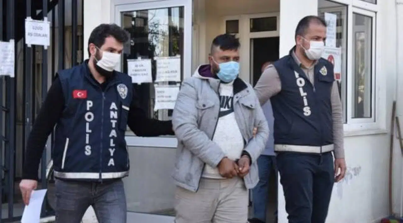 Canlı yayında çocuğuna istismarda bulunan baba gözaltına alındı