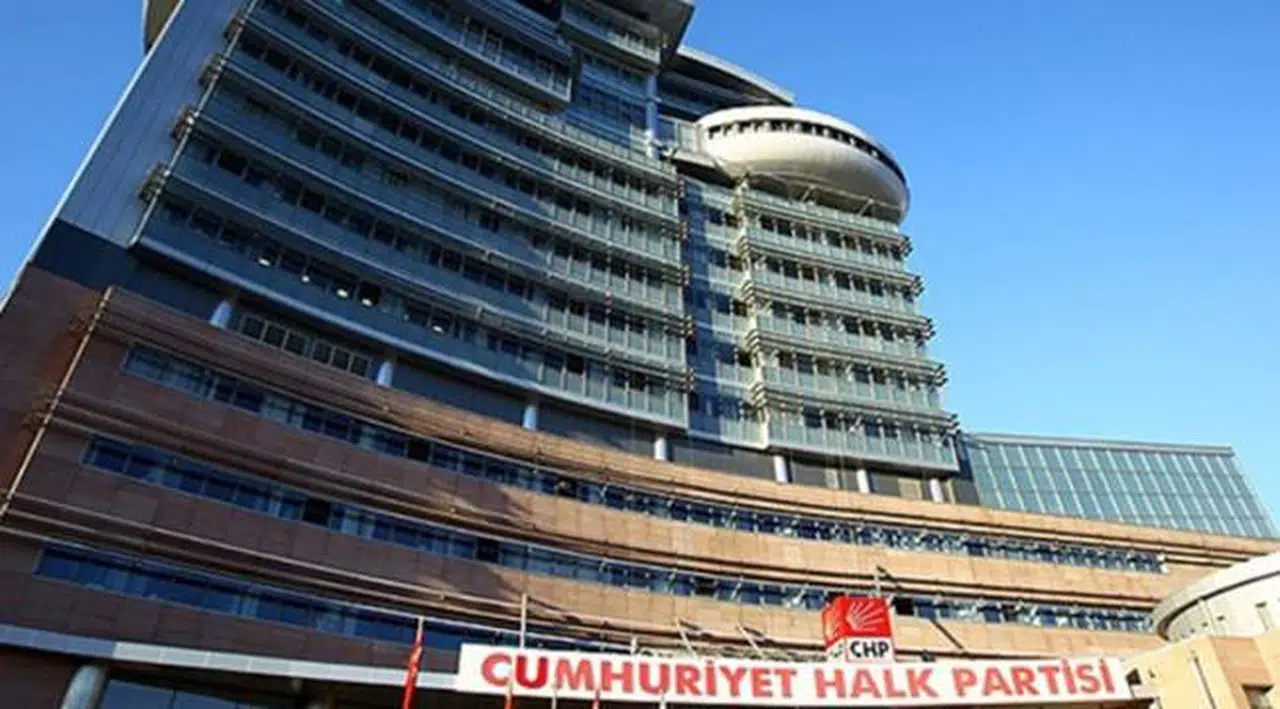 CHP: AKP iktidarı artık yıpranmıştır ve AB ile ilişkilerimizi ülkemizin çıkarlarını gözetecek biçimde yönetmede ciddi bir zafiyet içindedir