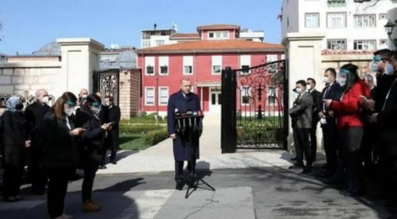 Erdoğan'ın programını takip eden gazeteci Covid-19'a yakalandı