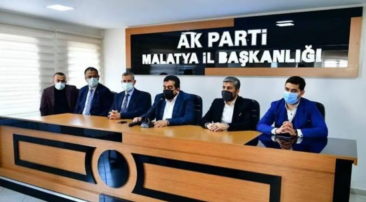 Devletin bürokratları şeyhin huzurunda