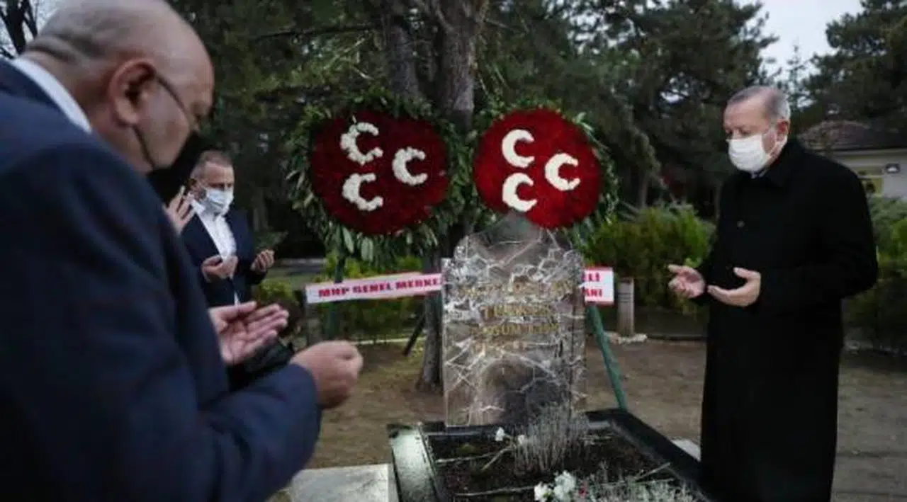 Erdoğan'dan Türkeş'in mezarına ziyaret