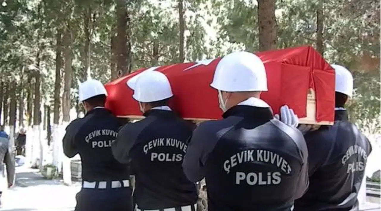 FOÇALI EMEKLİ POLİS TÖRENLE DEFNEDİLDİ