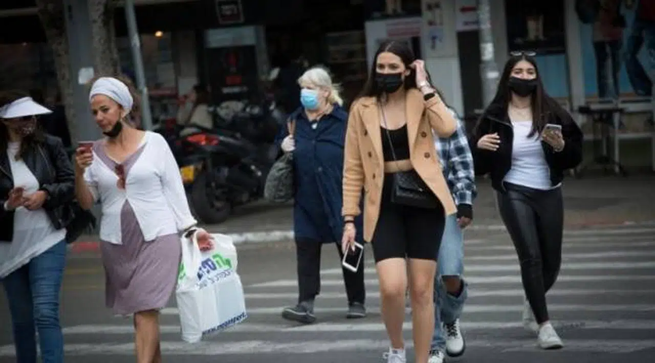 İsrail'de açık alanda maske zorunluluğu kalktı, okullar açıldı