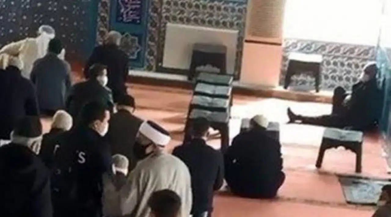Karantinada olması gerekirken camiye gitti, polis işlem uygulamadı!