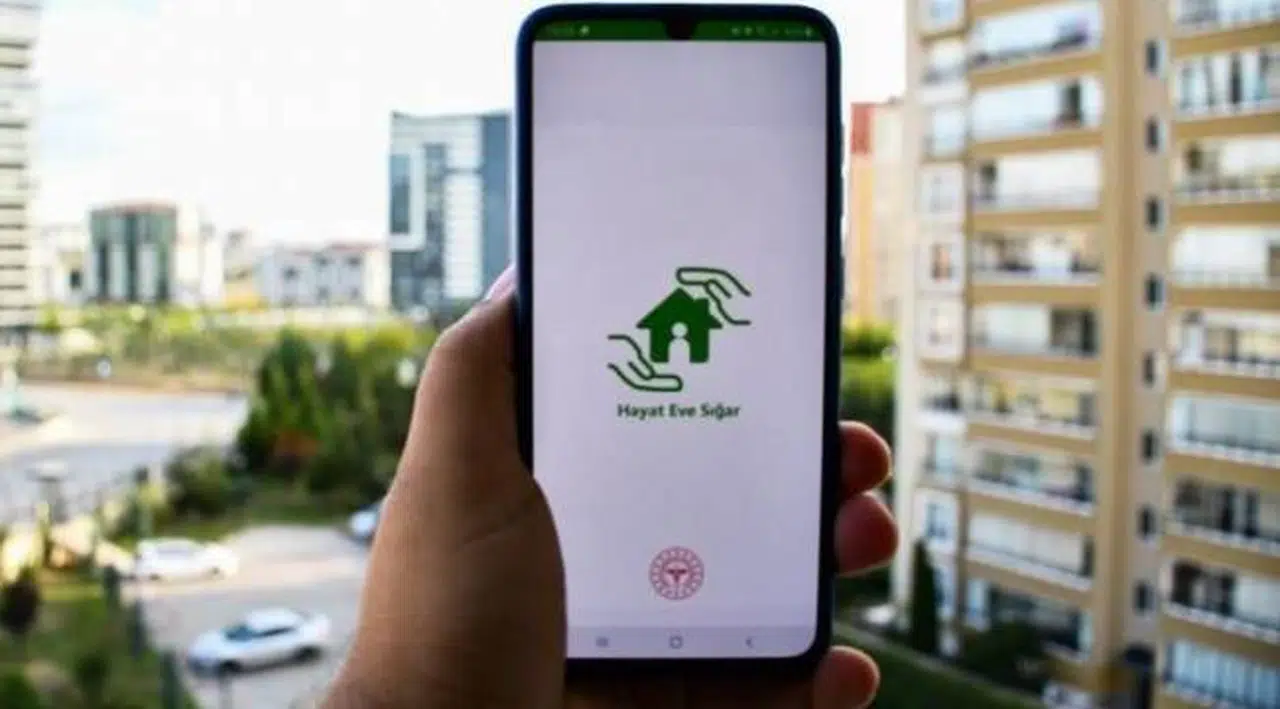 Koronavirüs testi pozitif olan bazı yurttaşlar, HES uygulamasında risksiz gözüküyor