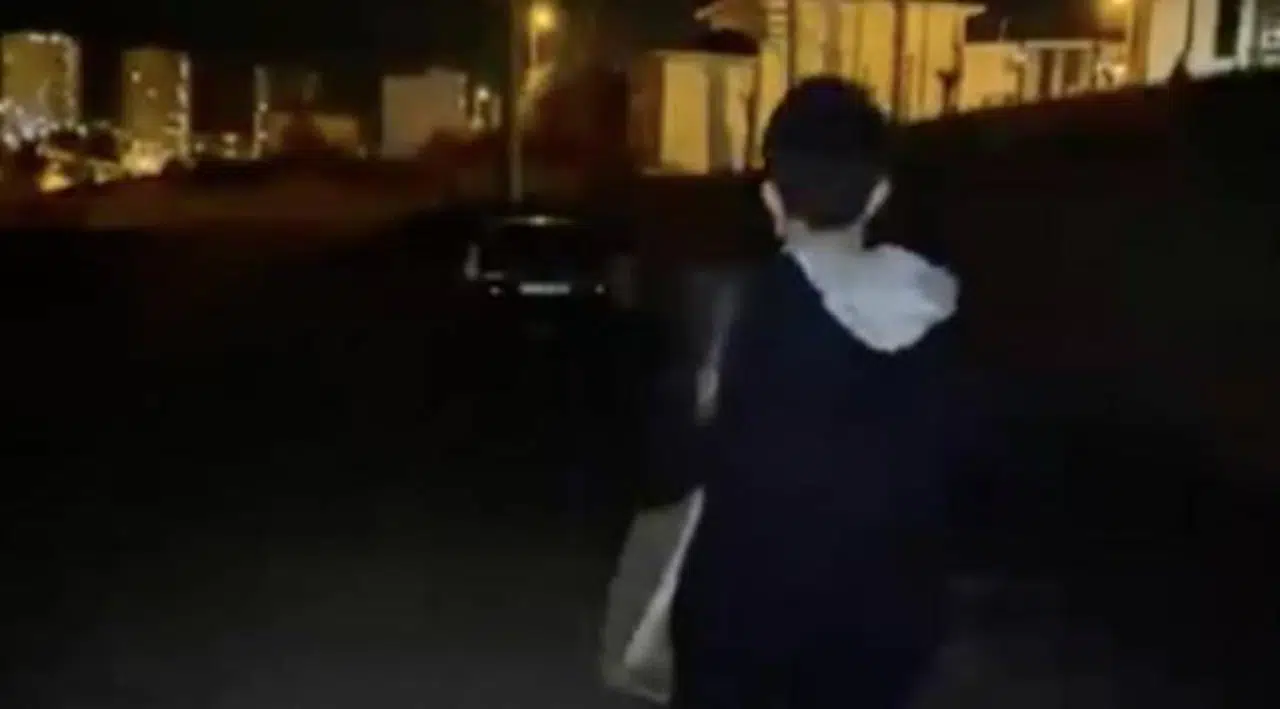Polis '128 milyar dolar nerede?' diye soran davulcuyu arıyor: 'Benziyorsunuz' işlemi...