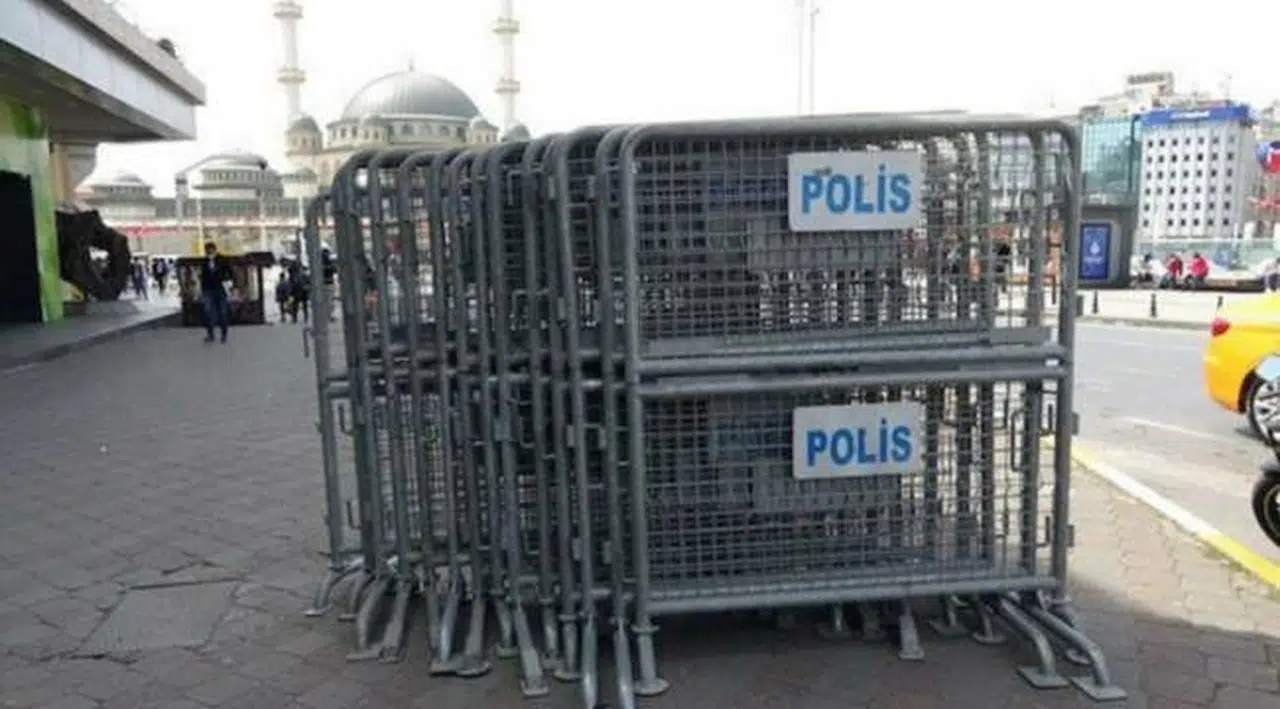 Taksim'e 1 Mayıs barikatı