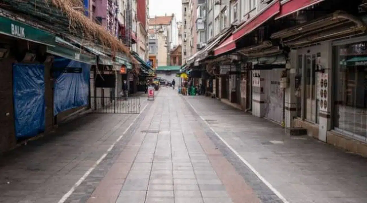Tam kapanmanın psikoloji üzerindeki etkisi: "Ekonomik belirsizlik çaresizlik hissi doğuruyor"