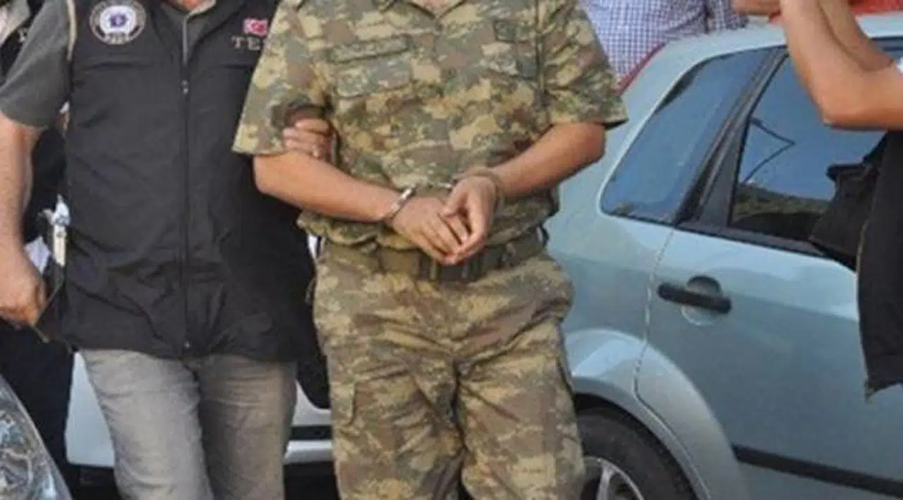 7 ilde 'FETÖ' operasyonu: 16 gözaltı, 6'sı muvazzaf