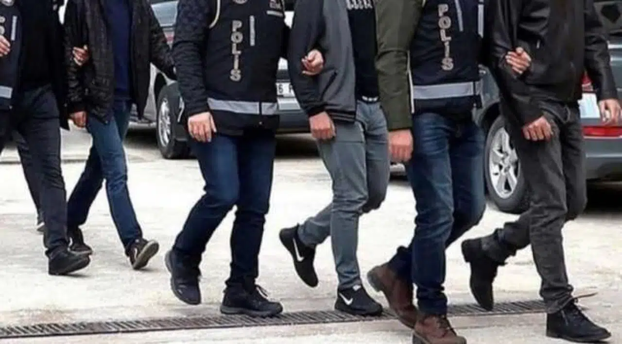 Aralarında İzmir'in de olduğu 14 ilde FETÖ operasyonu!