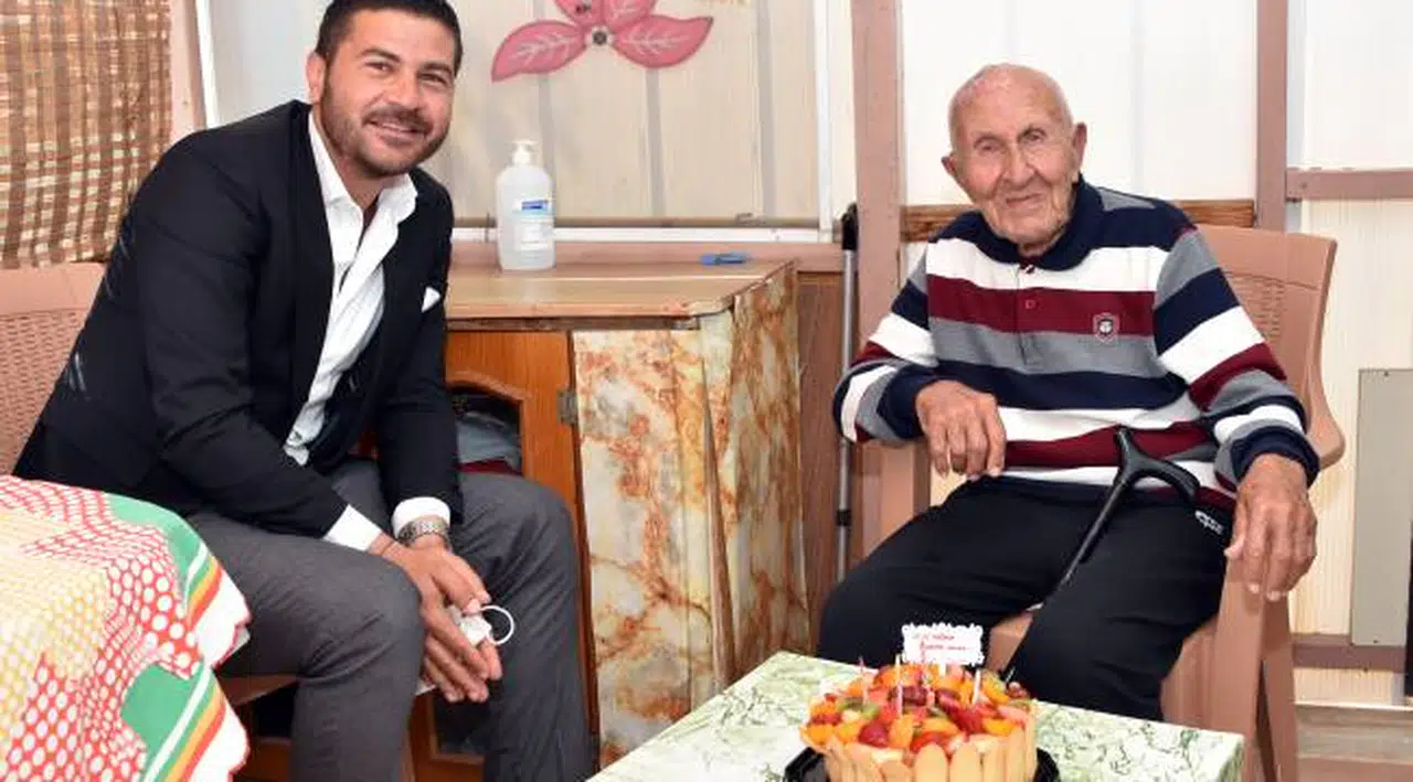 Foça'nın asırlık çınarı!