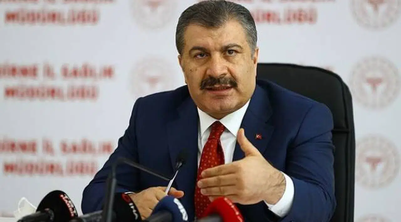 Koca, hemşirelerin görevden uzaklaştırılması ve meslek hastalığı sorularına, "Görev alanına girmediği" gerekçesiyle yanıt vermedi