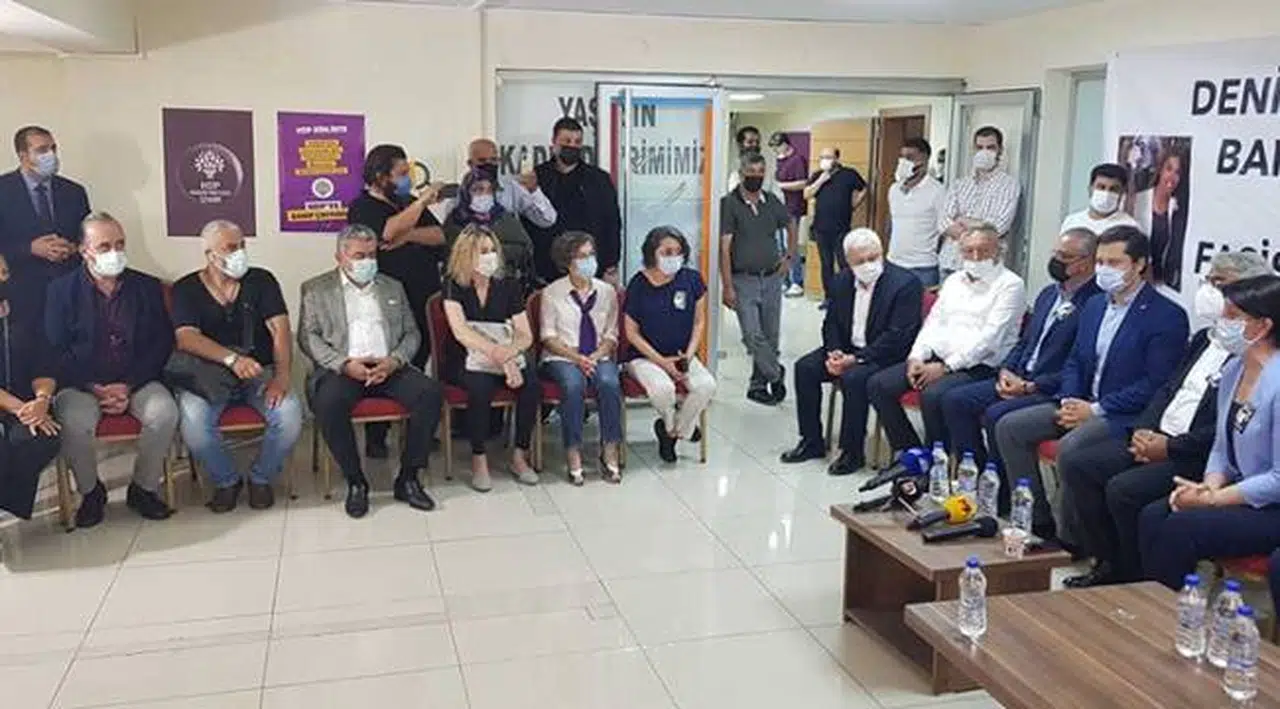 CHP'den HDP İzmir İl Binasına taziye ziyareti