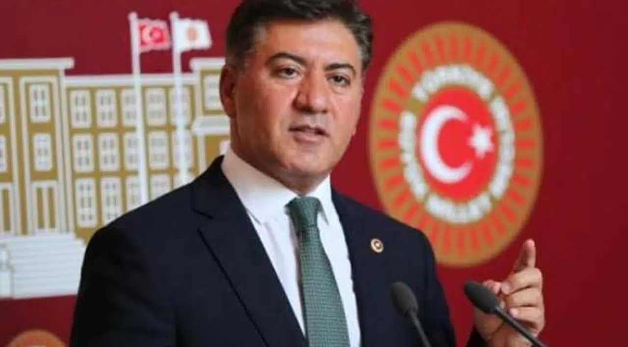 CHP'li Emir: Cumhurbaşkanı "3 doz aşı oldum" diyerek, aşının el altından birilerine yapıldığı iddiamızı doğrulamış oldu