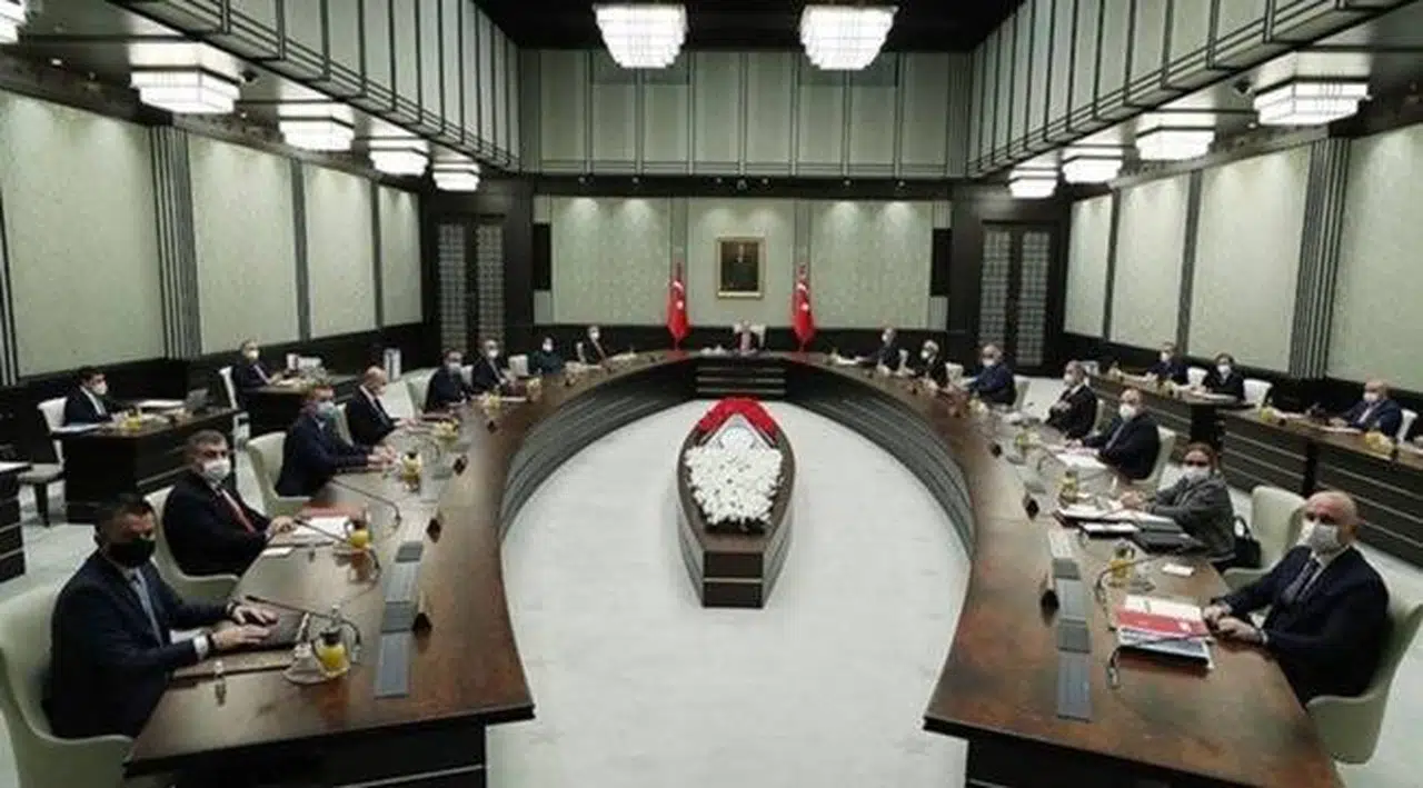 Ertelenen Kabine yarın toplanıyor: Pazar yasağı kaldırılacak mı?