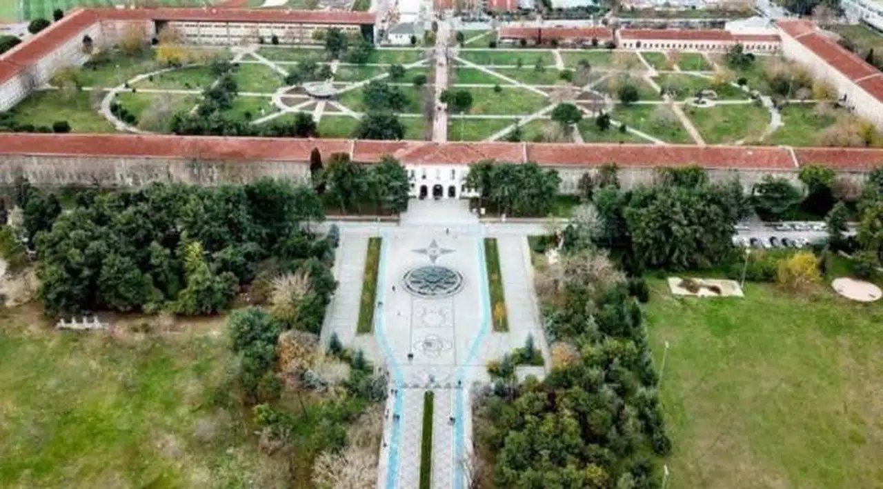 Üniversite kampüsünü haftasonları 'millet bahçesi' yapma kararı
