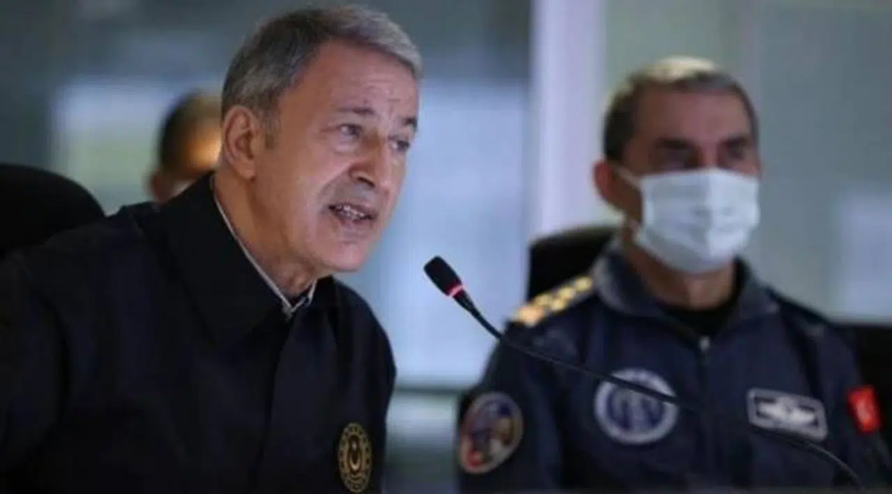 Bakan Akar'ın bulunduğu uçak acil iniş yaptı