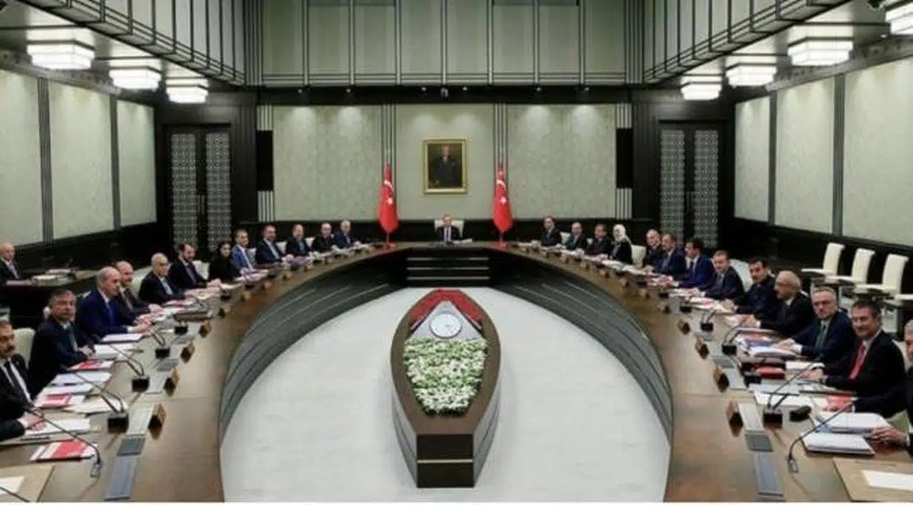 Bayram tatili bugün açıklanacakCumhurbaşkanı Tayyip Erdoğan bugün bakanlarını toplayacak.