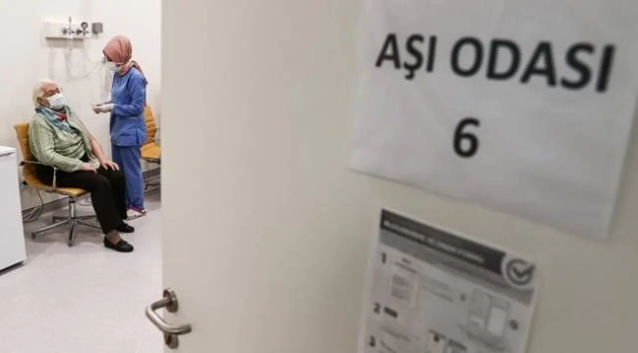 İki doz aşı arasındaki süre değişikliğinde bayram etkisi