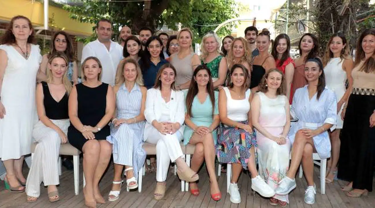 İZİKAD genç girişimcileri desteklemeye devam ediyor