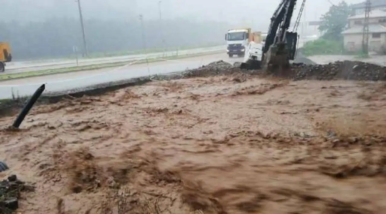 Rize’de sel: Ölü sayısı 2'ye yükseldi