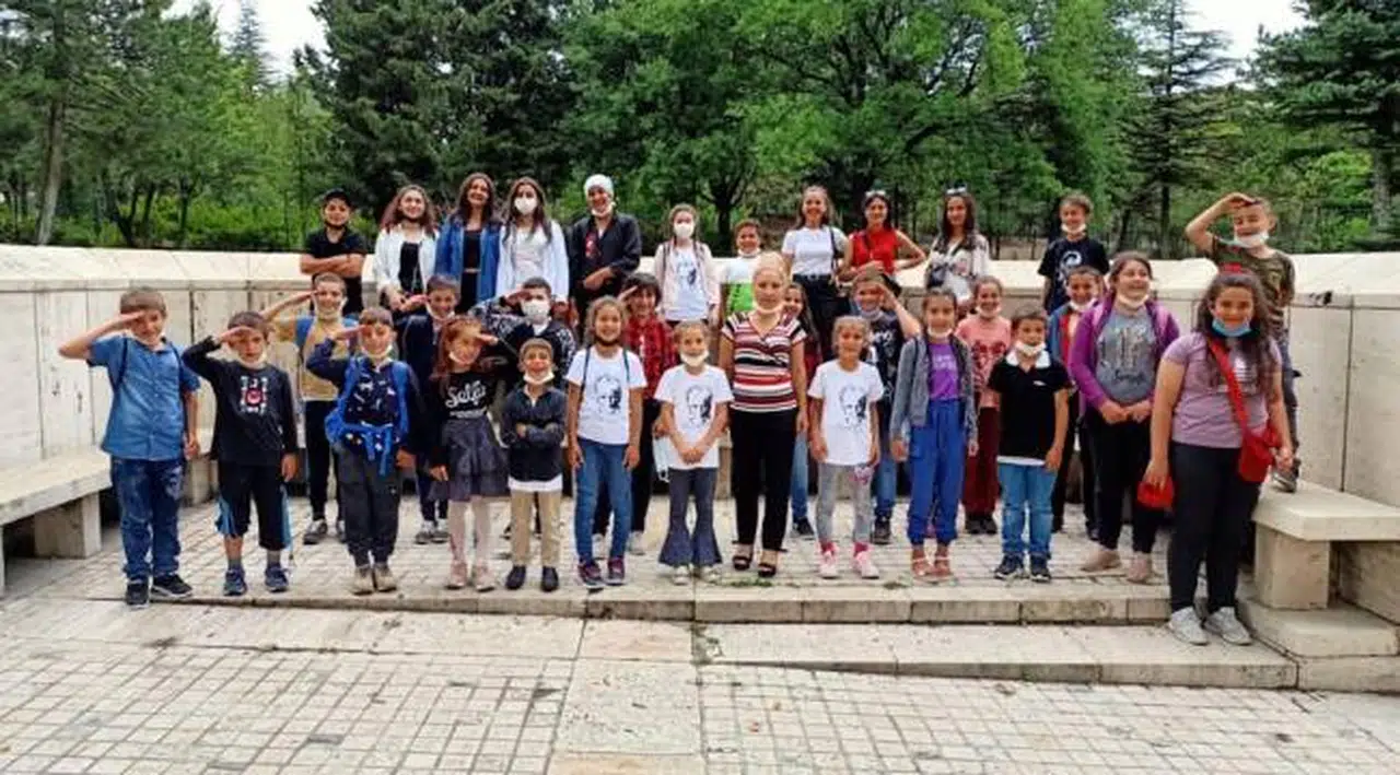 TYSD Karşıyaka Şubesi Öğrencilerin Anıtkabir’i Gezme hayallerini gerçekleştirdi