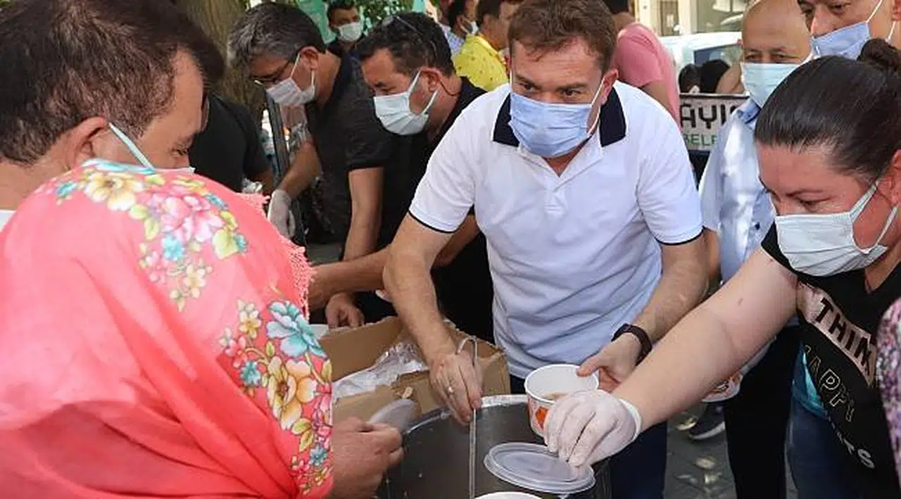 Bayındır Belediyesi'nden aşure ikramı