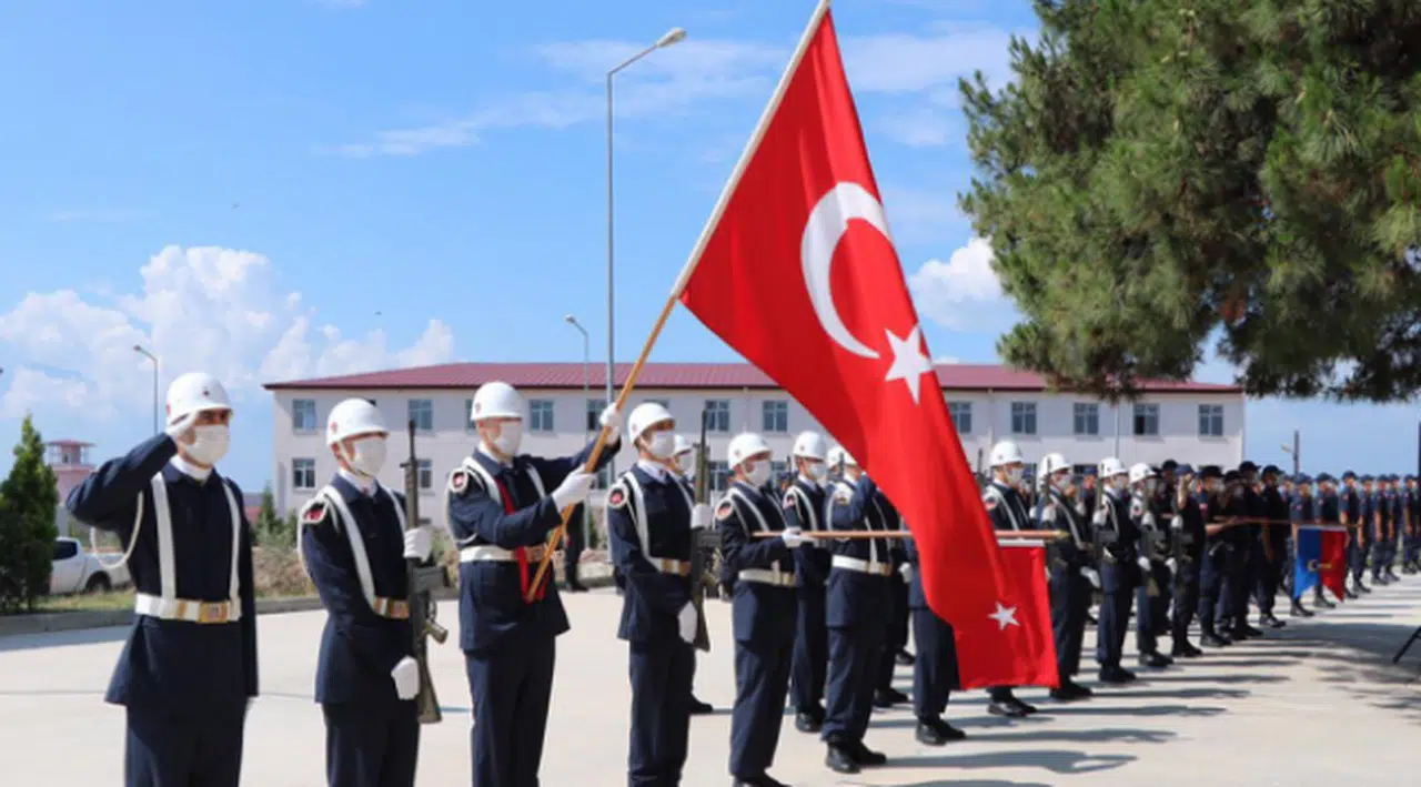 Bazı general ve albaylar emekli oldu