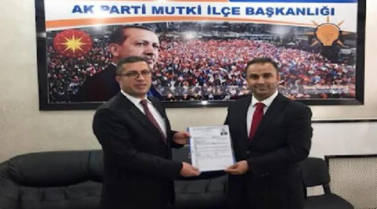 Görevden alınan AKP'li belediye başkanı, AKP'li belediye başkanına saldırdı