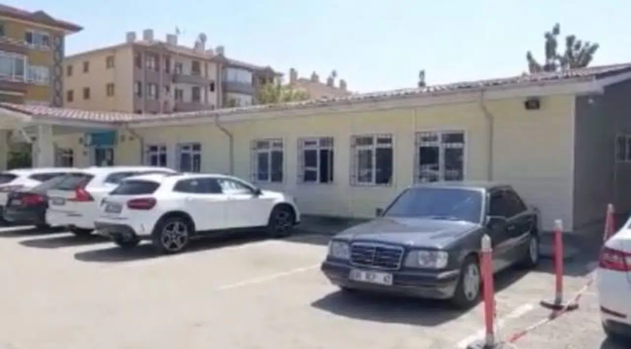 İlçe milli eğitim müdürlüğü 11 yıldır prefabrik binada hizmet veriyor