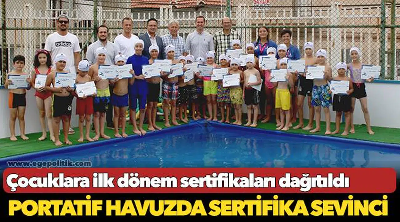 Portatif havuzda sertifika sevinci