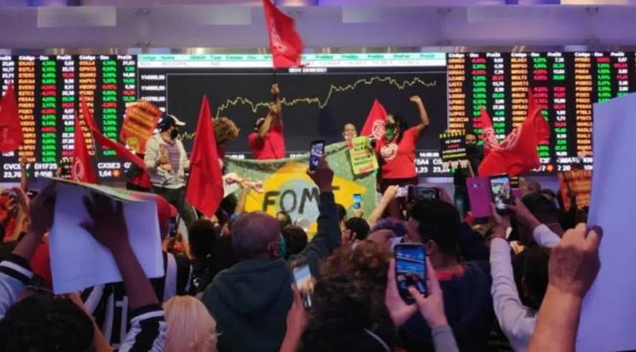 Barınamayan emekçiler Brezilya'da borsa binasını bastı